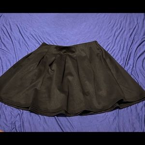 Paperoc black ribbed skirt.